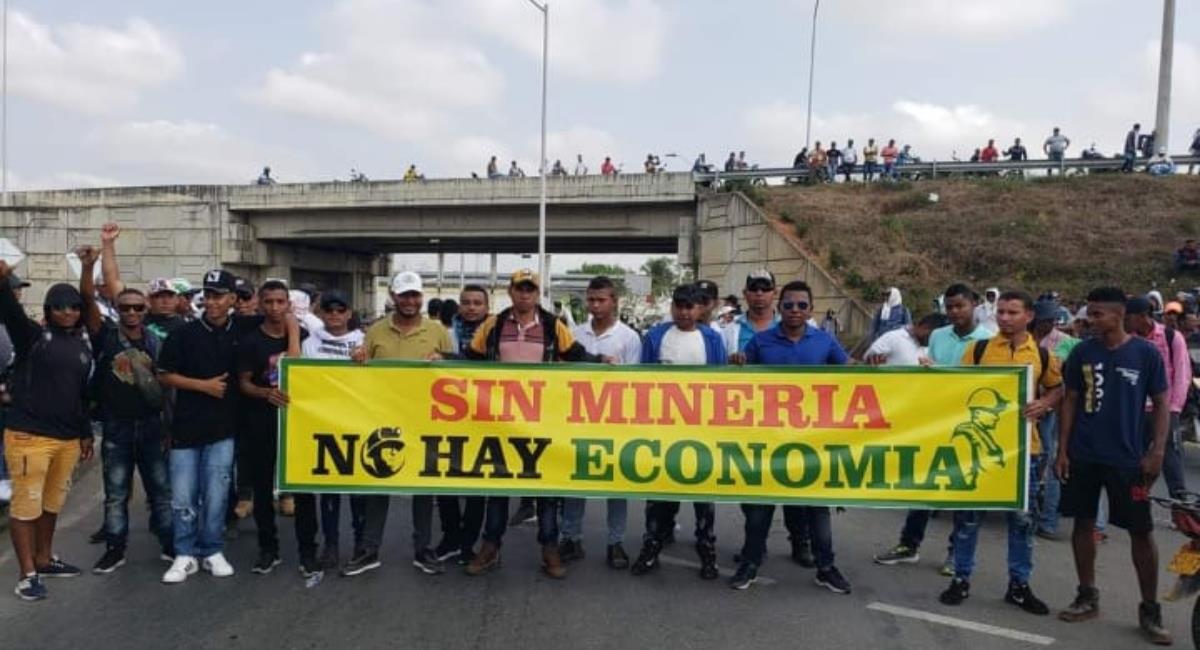 Gustavo Petro envía una comisión para atender el paro minero en el Bajo Cauca antioqueño. Foto: Twitter @G10N72
