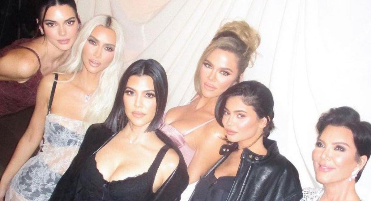El clan de las Kardashians estaría fuera del famoso evento de moda. Foto: Instagram @krisjenner