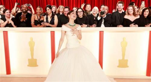Sofía Carson resaltó sus raíces colombianas en Los Óscar con un costoso collar de esmeraldas
