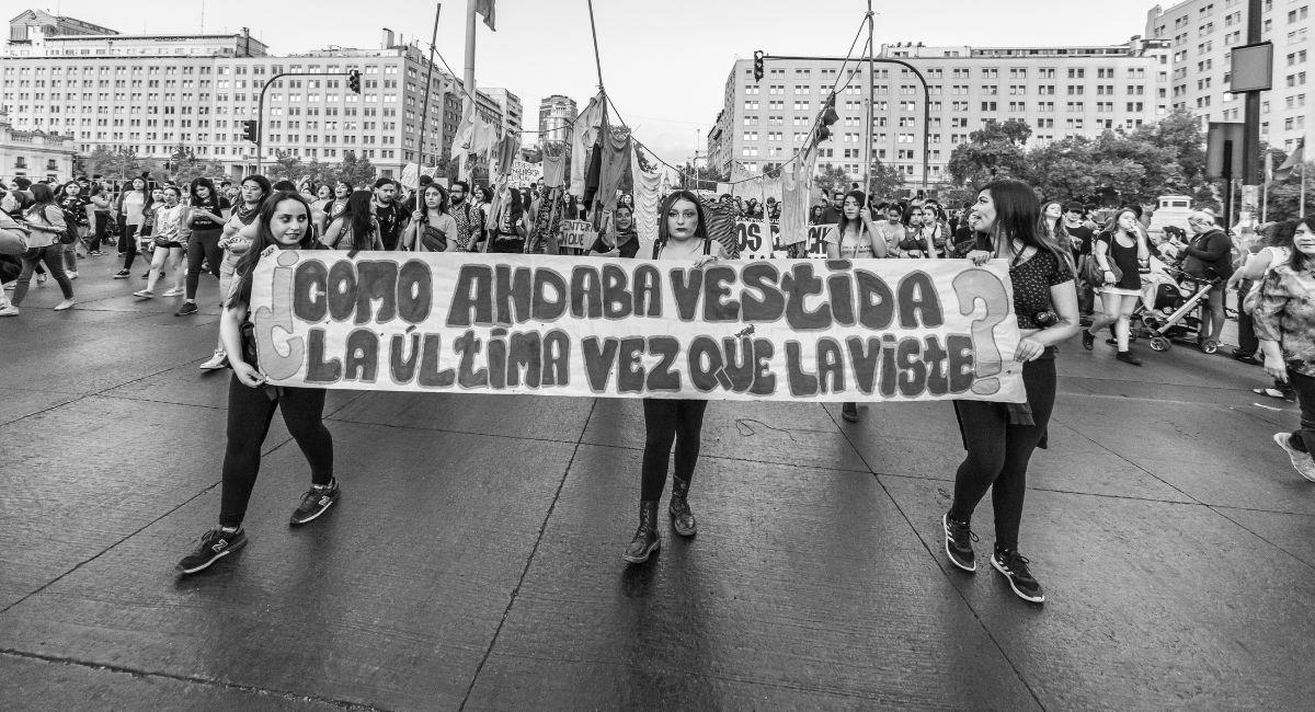 Marchas feministas en Chile. Foto: Shutterstock abriendomundo