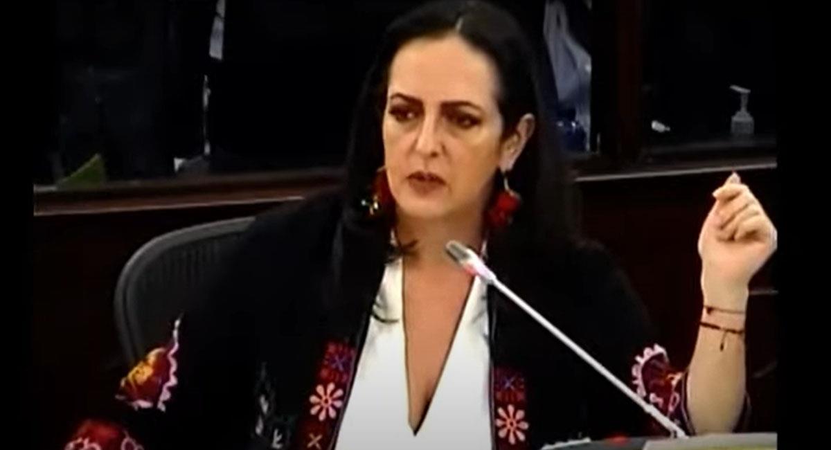María Fernanda Cabal no está de acuerdo con cese al fuego del Gobierno con grupos armados ilegales. Foto: Youtube
