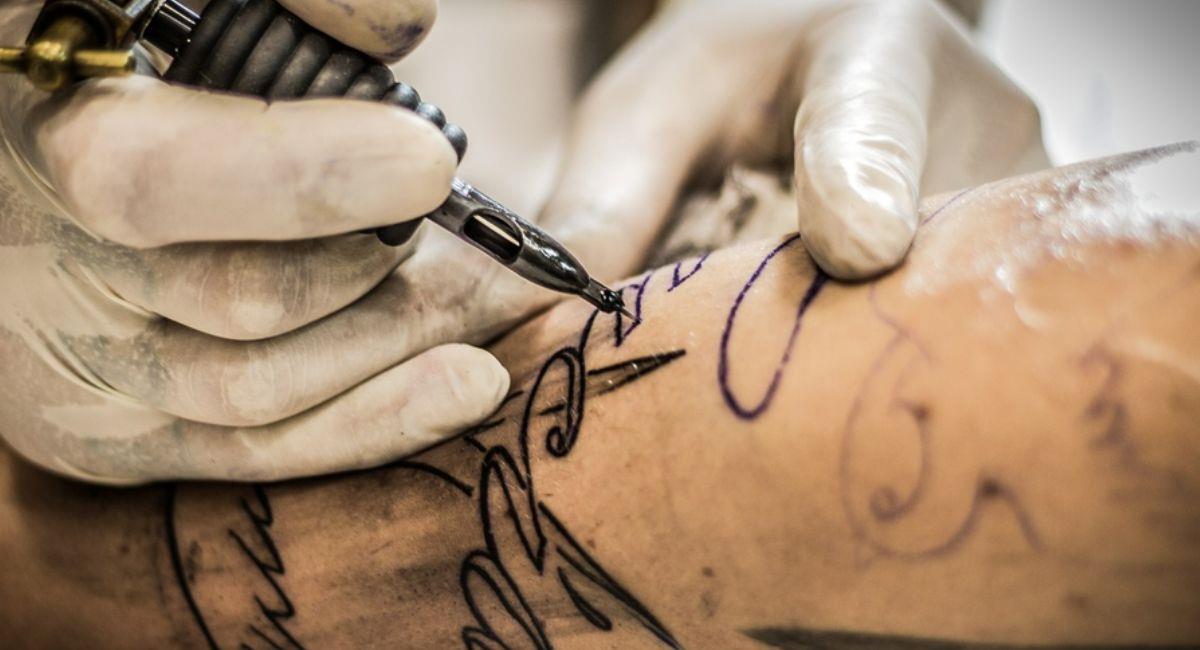 Mujer se tatuó para salvar su vida. Foto: Pixabay @ilovetatoos