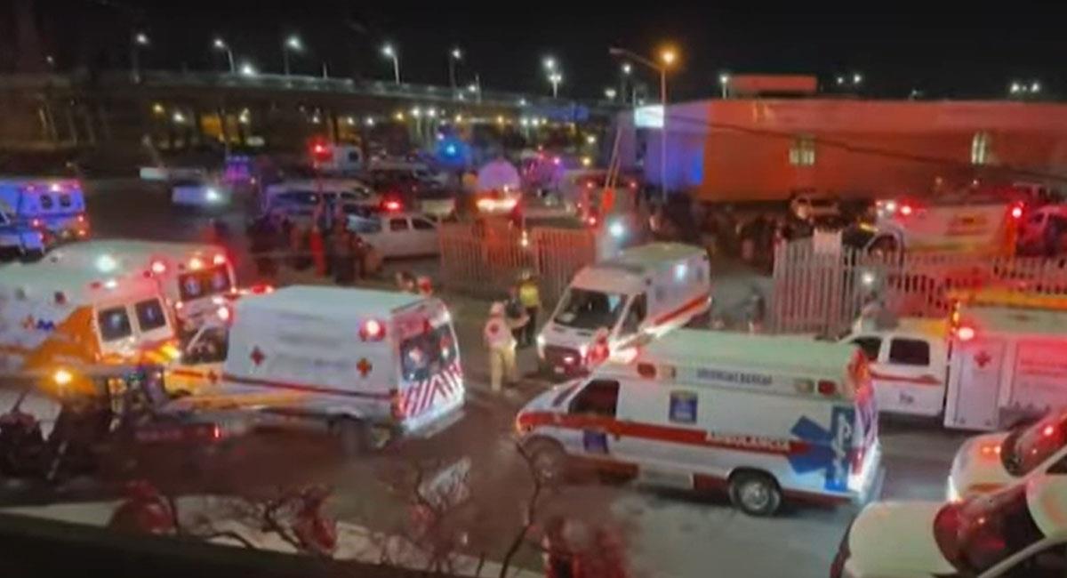 Ambulancias esperan para el transporte de heridos en centro de detención en Ciudad Juárez en México. Foto: Youtube