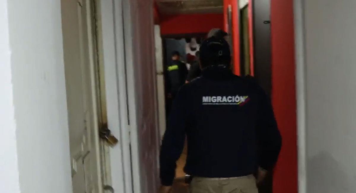 Migración Colombia encontró condiciones inhumanas en los 'pagadiarios' en el centro de Bogotá. Foto: Twitter @MigracionCol