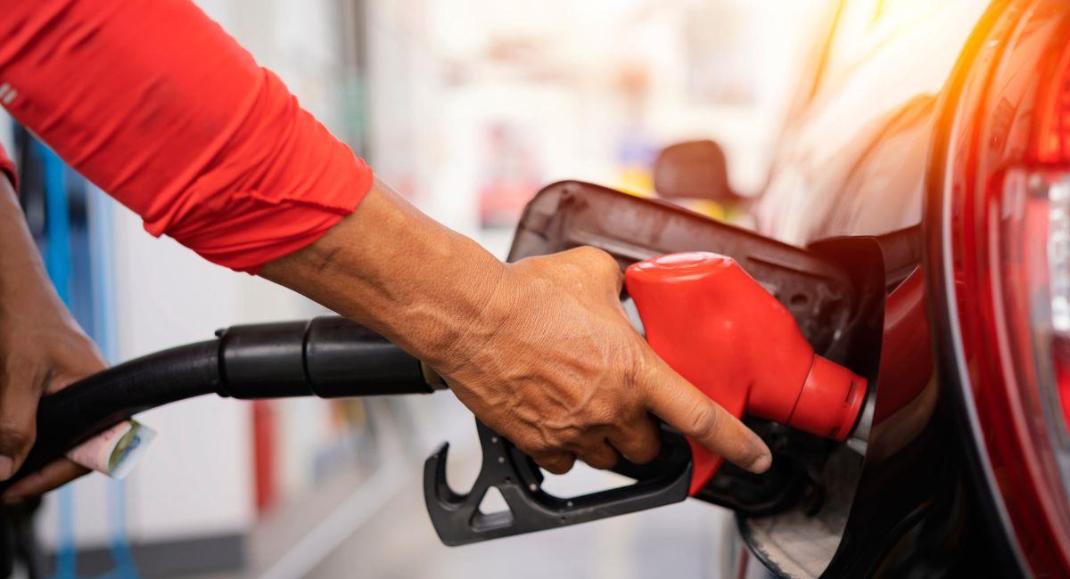 Precio de la gasolina continúa aumentando en Colombia. Foto: Shutterstock