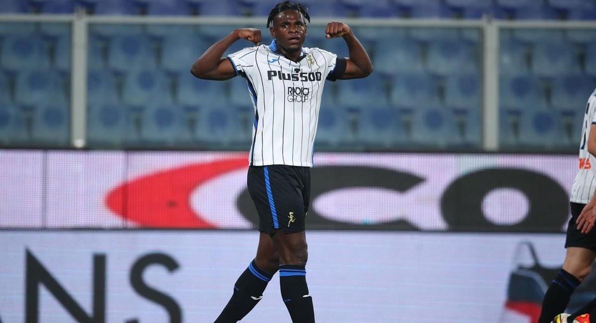 Zapata inició la jugada del primer gol del equipo de Bérgamo. Foto: Instagram @duvanzapata91