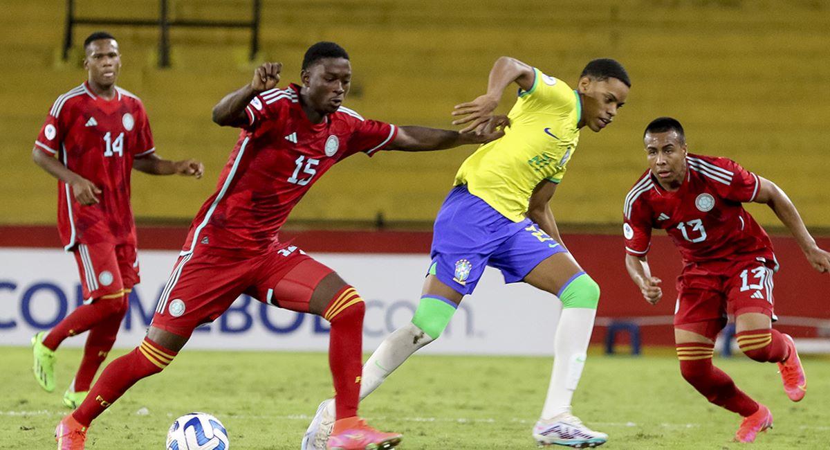 La Selección Colombia Sub-17 y lo que deberá pasar para que siga con vida en el Sudamericano. Foto: EFE
