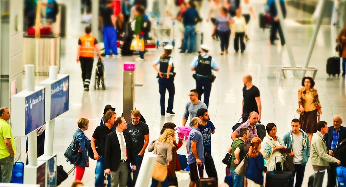 Levantan uso obligatorio de tapabocas en aeropuertos y aviones. Foto: Pixabay