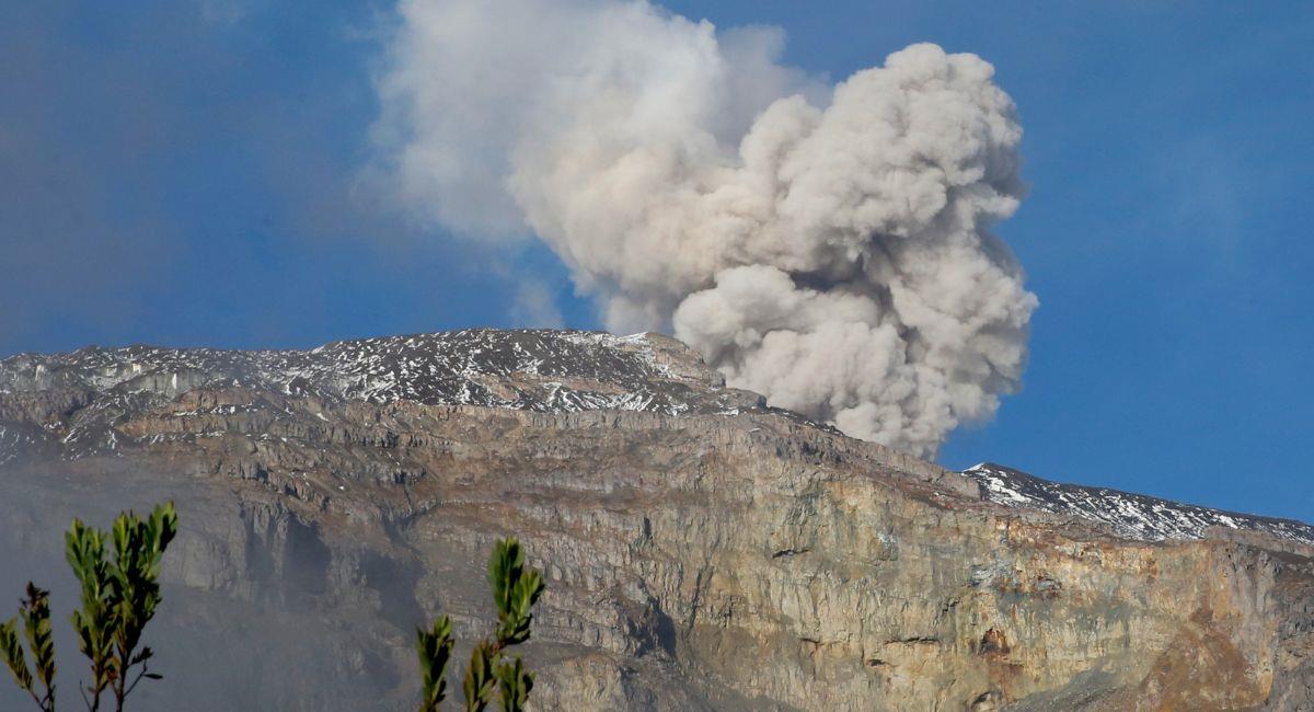 Fotografía de la cima del volcán Nevado del Ruiz, hoy, en Murillo (Colombia). Foto: EFE EFE/ Ernesto Guzmán