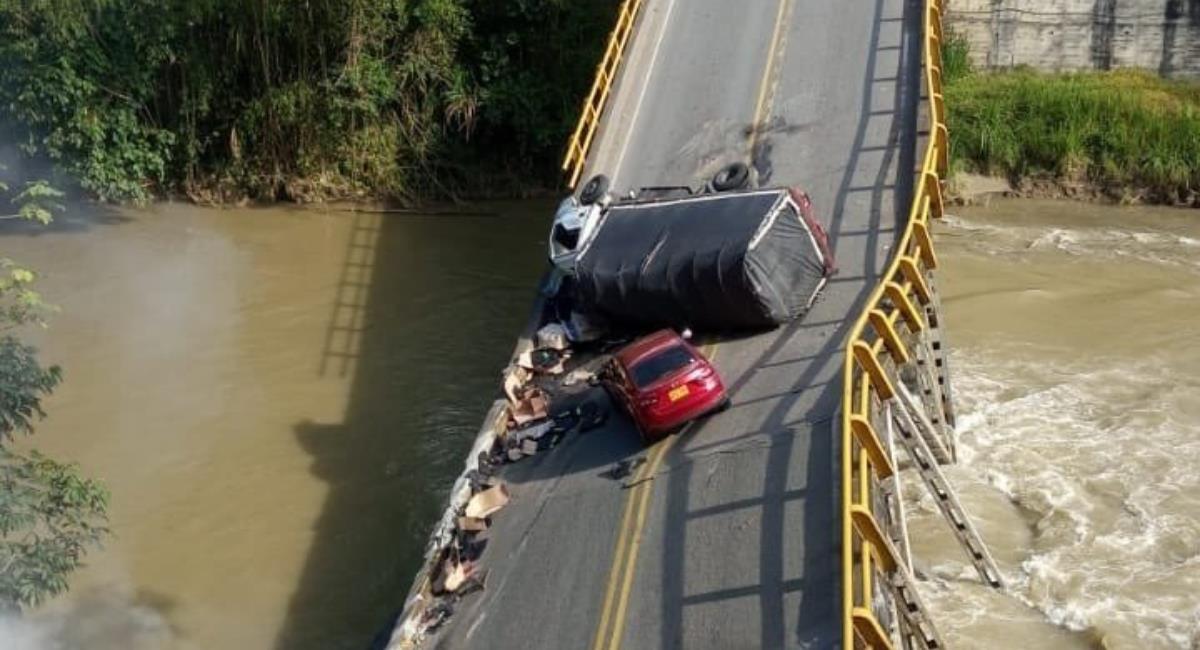 Investigarán condiciones en las que estaba el puente El Alambrado. Foto: Twitter @Melquisedec70