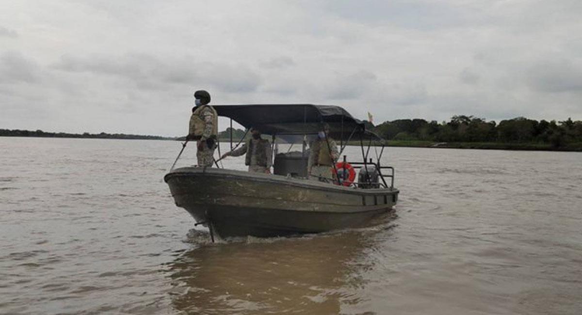La Armada Nacional participó en la búsqueda de los desaparecidos en accidente de Ferri en Bolívar. Foto: Twitter @noticiacolombia