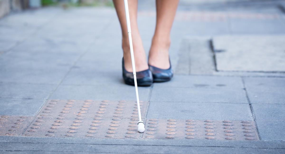 Mujer soñaba con ser ciega desde pequeña: finalmente lo hizo realidad. Foto: Shutterstock