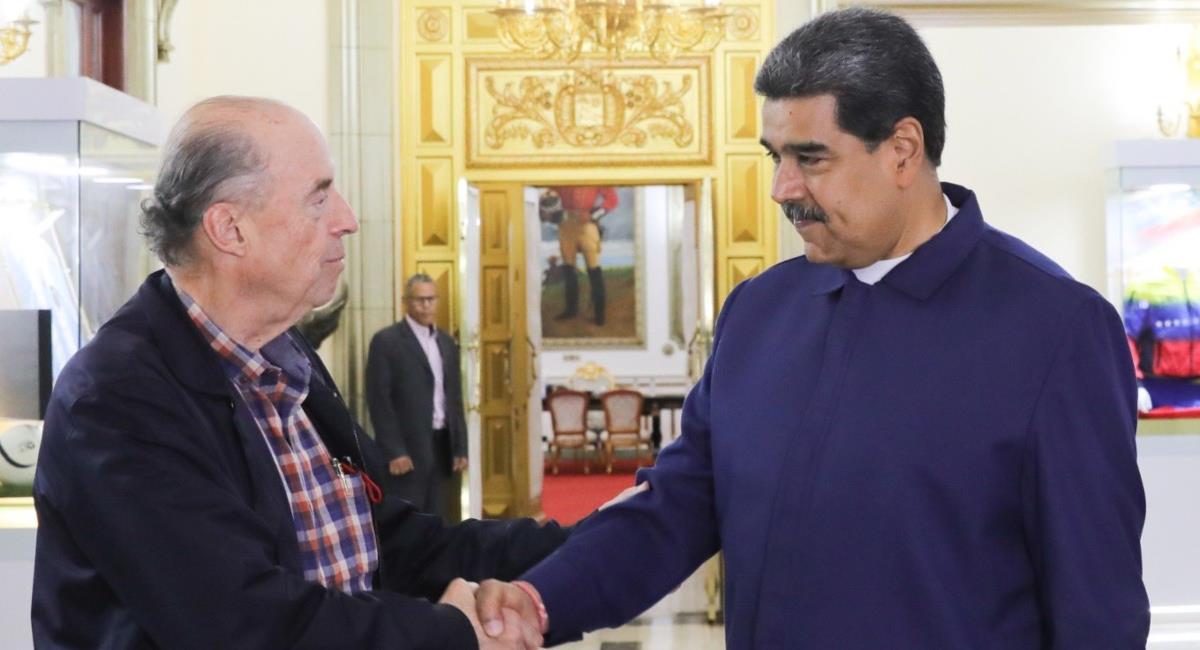 Álvaro Leyva y Nicolás Maduro se reunieron en Caracas. Foto: Twitter @CancilleriaCol