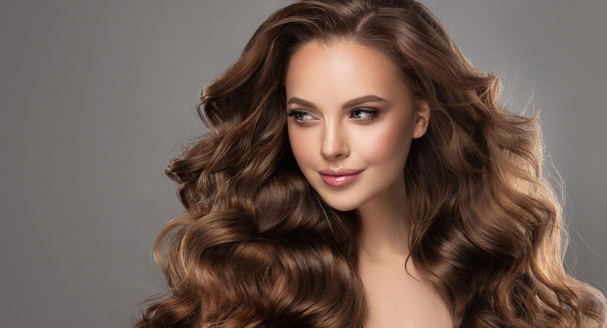 Permanente moderna: la opción para un cabello rizado a largo plazo. Foto: Shutterstock