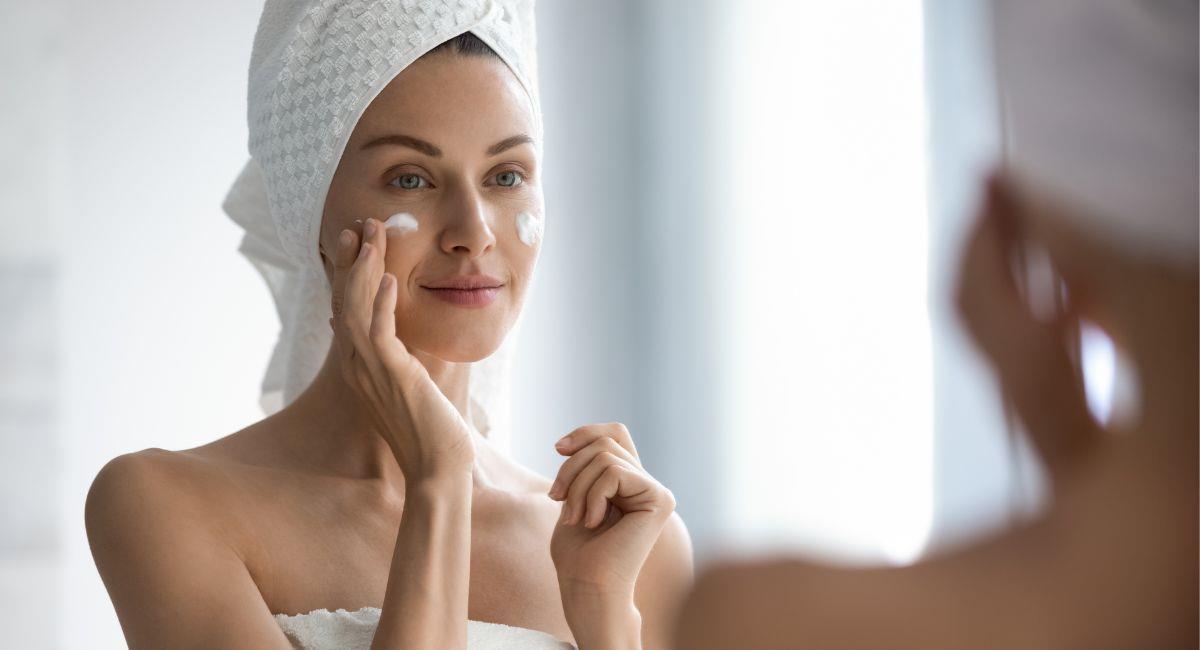 Beneficios de lavarse el rostro con agua con gas. Foto: Shutterstock