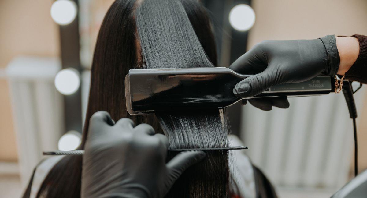 Productos químicos para alisar el cabello estarían causando cáncer de útero. Foto: Shutterstock