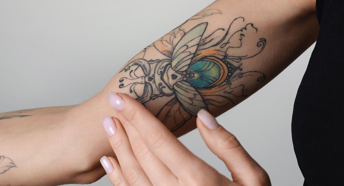 “Me arrepiento”: mujer cuenta por qué ya no quiere tener sus tatuajes en el cuerpo. Foto: Shutterstock