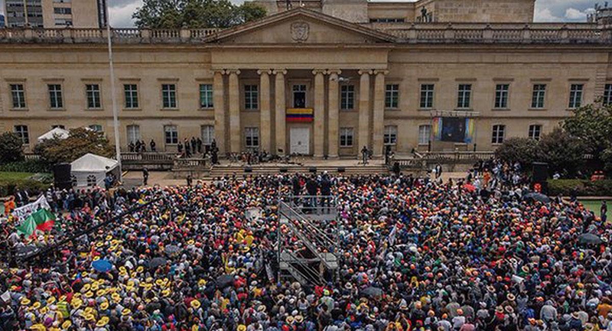 Gustavo Petro dio un discurso desde el balcón de la Casa de Nariño amenazando con revolución. Foto: Twitter @petrogustavo