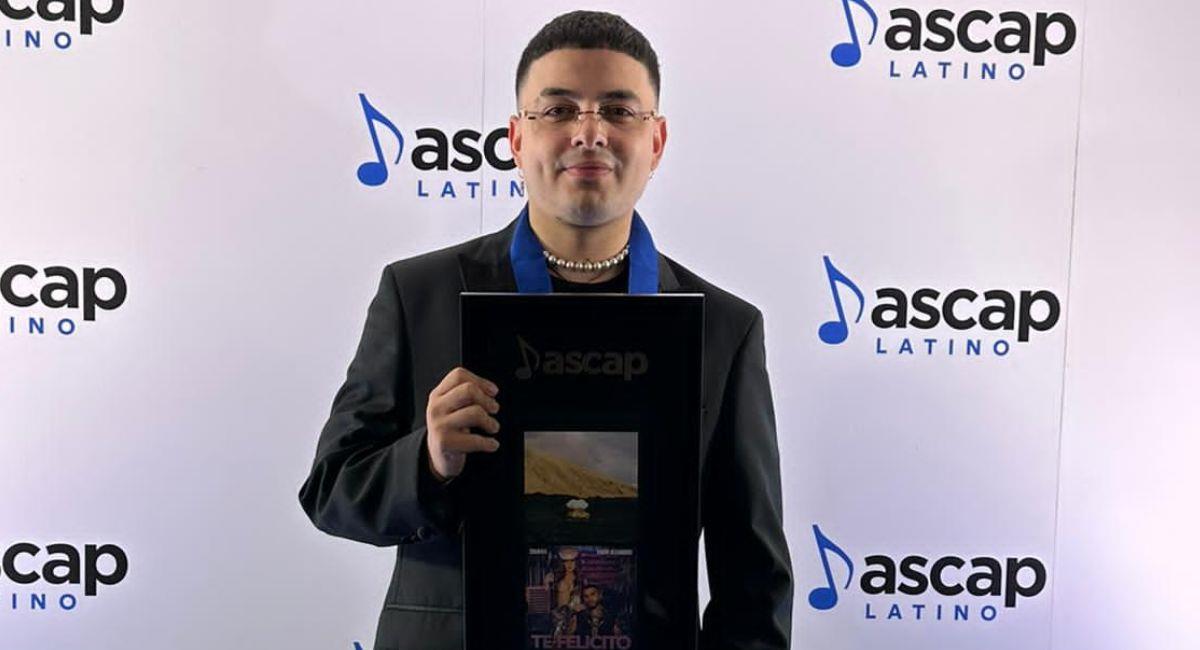 Keityn recibe el premio a Compositor del Año. Foto: Cortesía
