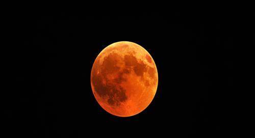 El eclipse lunar de la Luna de las Flores: un espectáculo celestial
