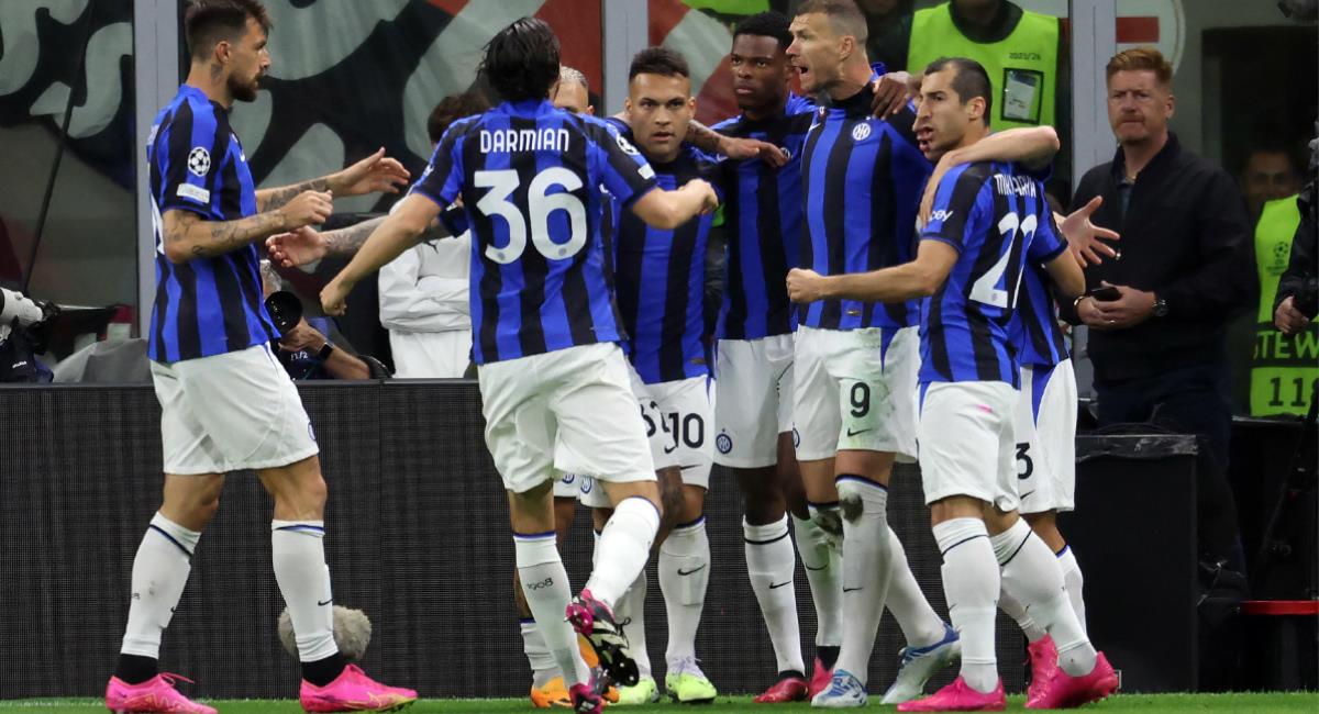 Jugadores del Inter celebran el gol de Mkhitaryan. Foto: EFE