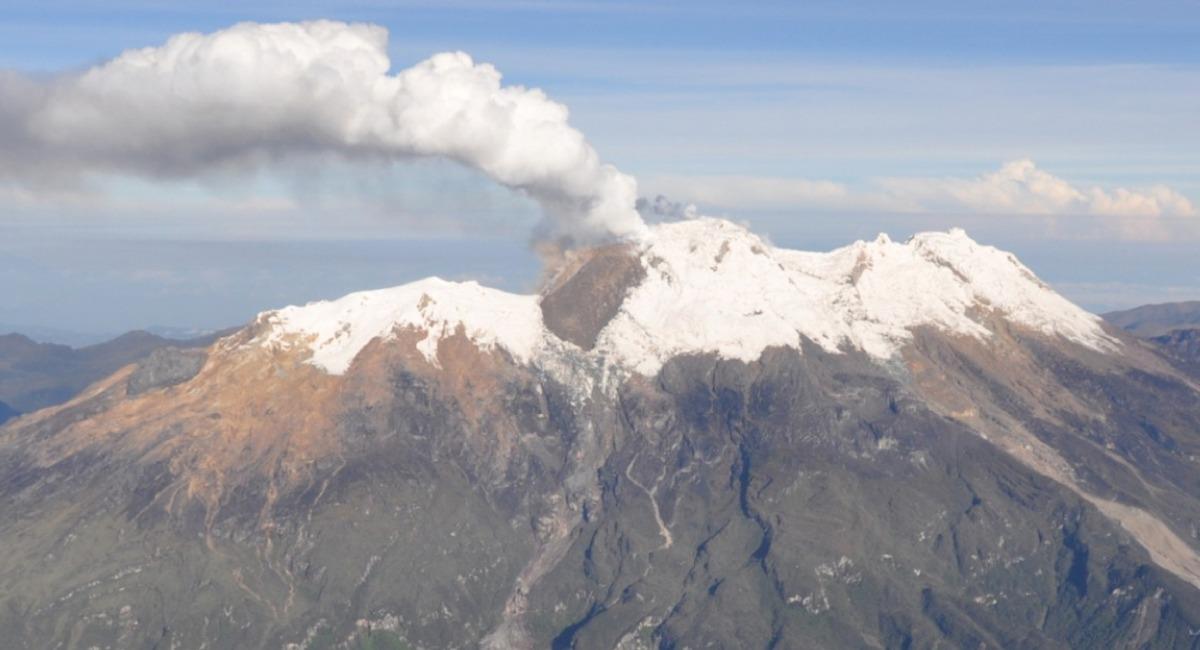 Volcán Nevado del Ruiz presentó un aumento importante en el número de sismos. Foto: Twitter @sgcol