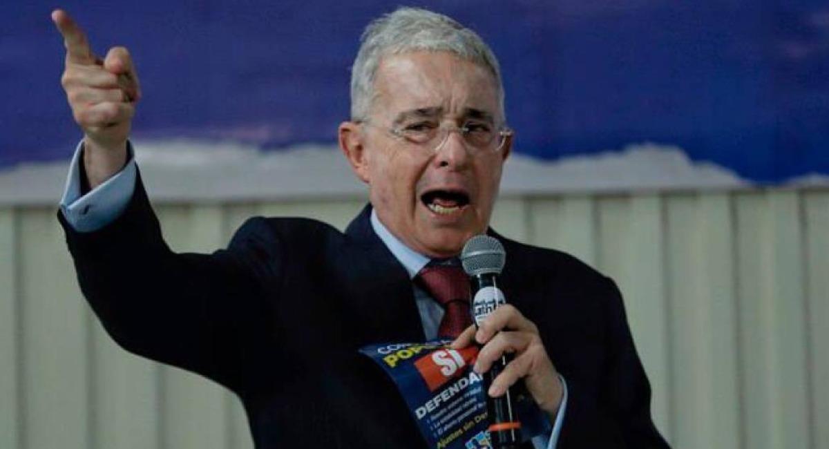 No se archiva caso judicial contra el expresidente Álvaro Uribe. Foto: Twitter
