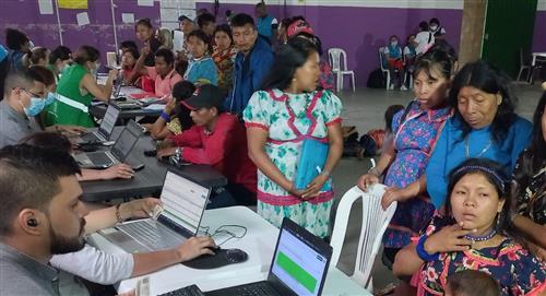 800 indígenas desplazados en Medellín por la violencia vuelven a sus territorios