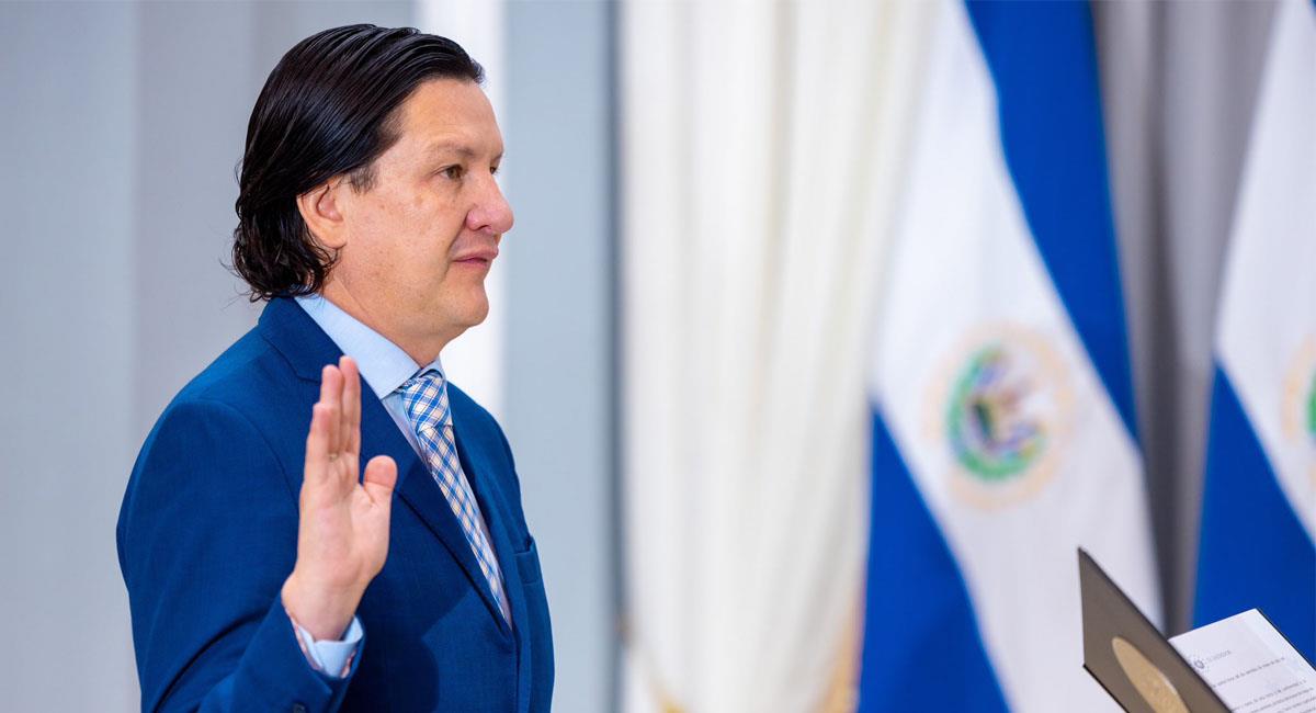 El abogado colombiano Andrés Guzmán será consejero del presidente de El Salvador, Nayib Bukele. Foto: Twitter @PresidenciaSV