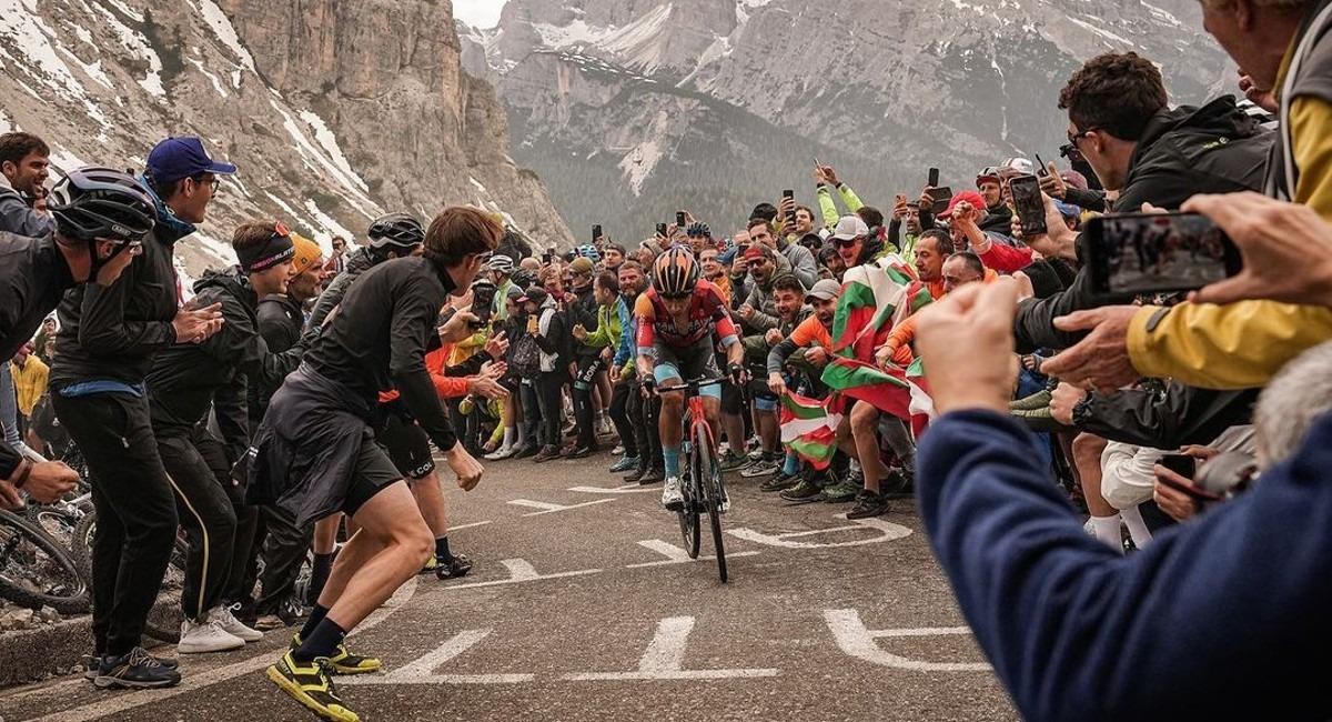 Santiago Buitrago ha tenido un gran desempeño en la 'corsa rosa'. Foto: Instagram @girodeitalia