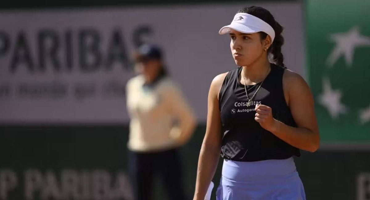 Camila Osorio avanza a segunda ronda en el Roland Garros. Foto: Twitter @TheTennisLetter