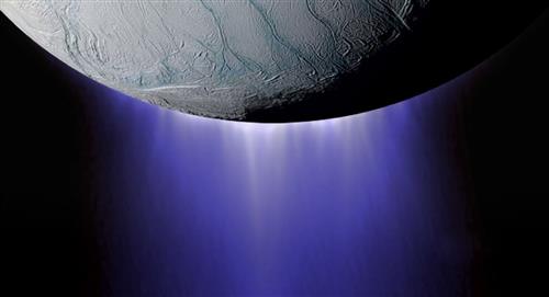Telescopio Webb ha descubierto una columna de vapor en luna helada de Saturno
