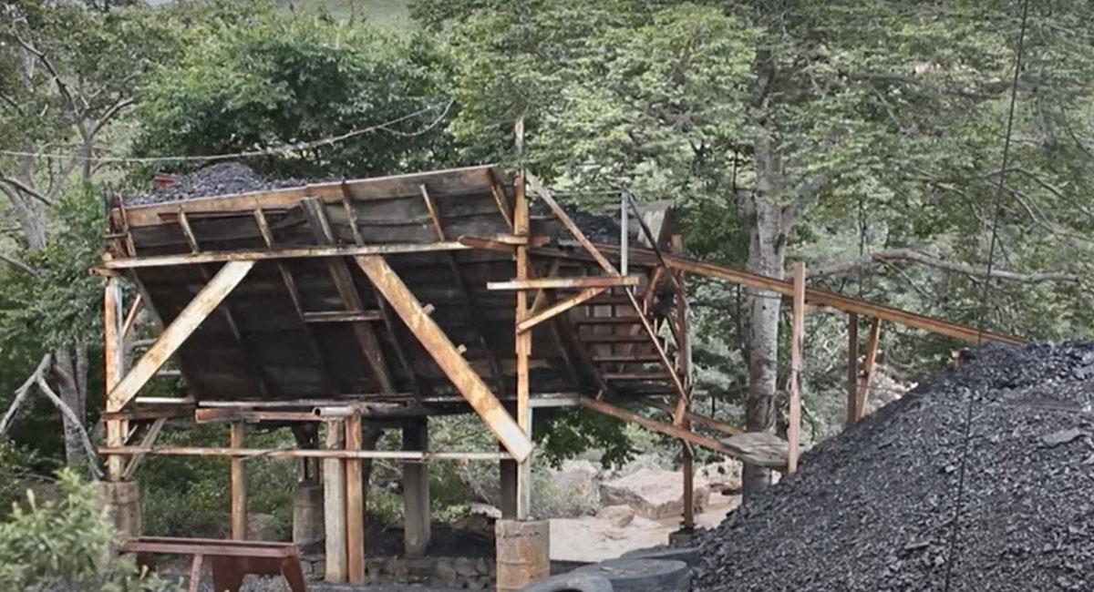 Las minas artesanales de carbón no ofrecen garantías de seguridad. Foto: Youtube