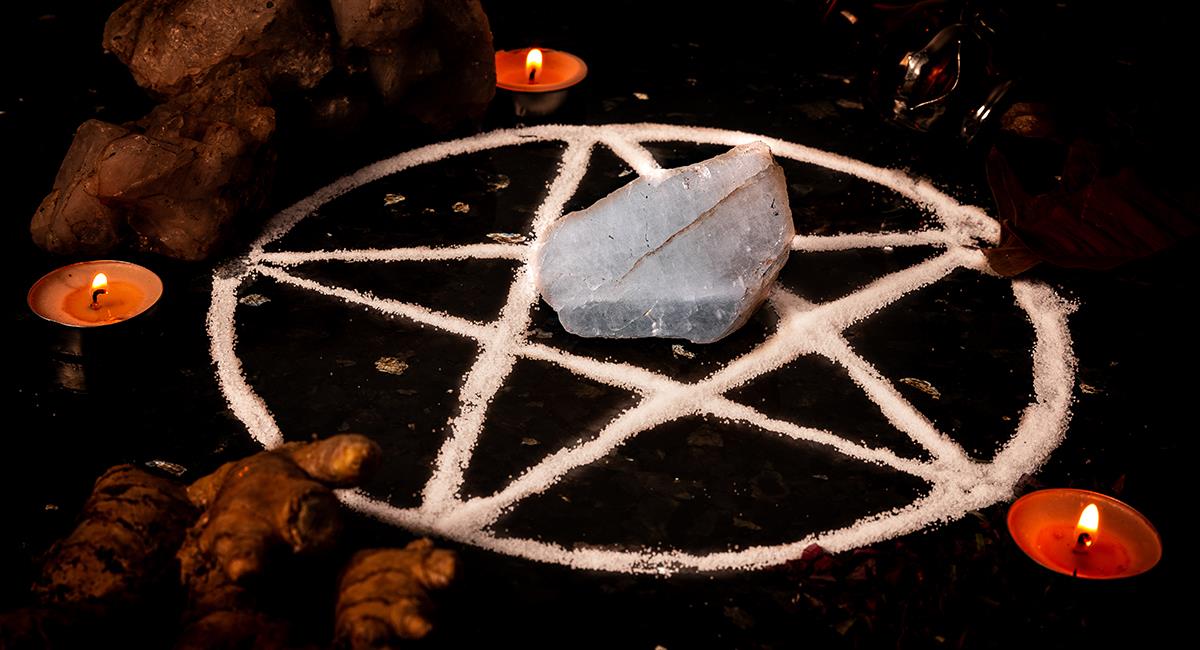 Mes del diablo: vidente enseña ritual para combatir demonios, brujería y mal de ojo. Foto: Shutterstock