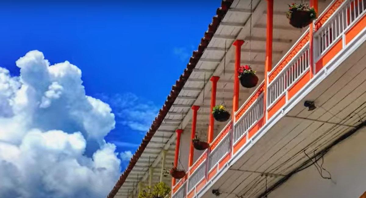 Carolina del Príncipe es famoso por sus balcones y lugar de crianza del cantante Juanes. Foto: Youtube