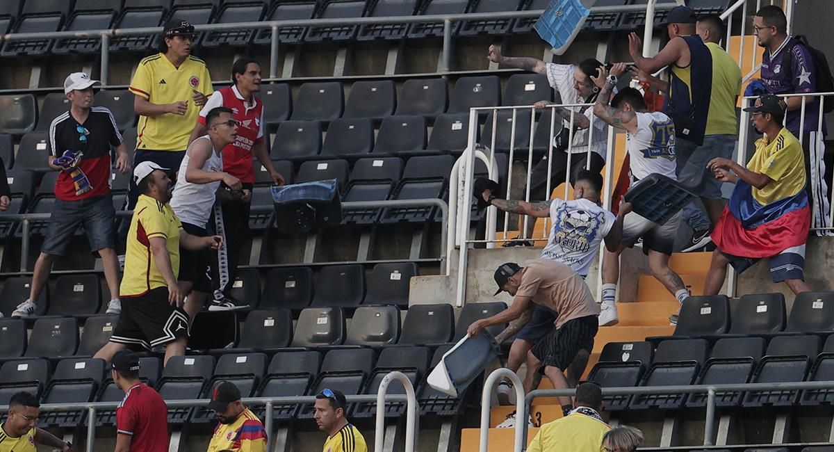 Hinchas de la Selección Colombia se enfrentaron en pleno partido ante Irak. Foto: EFE