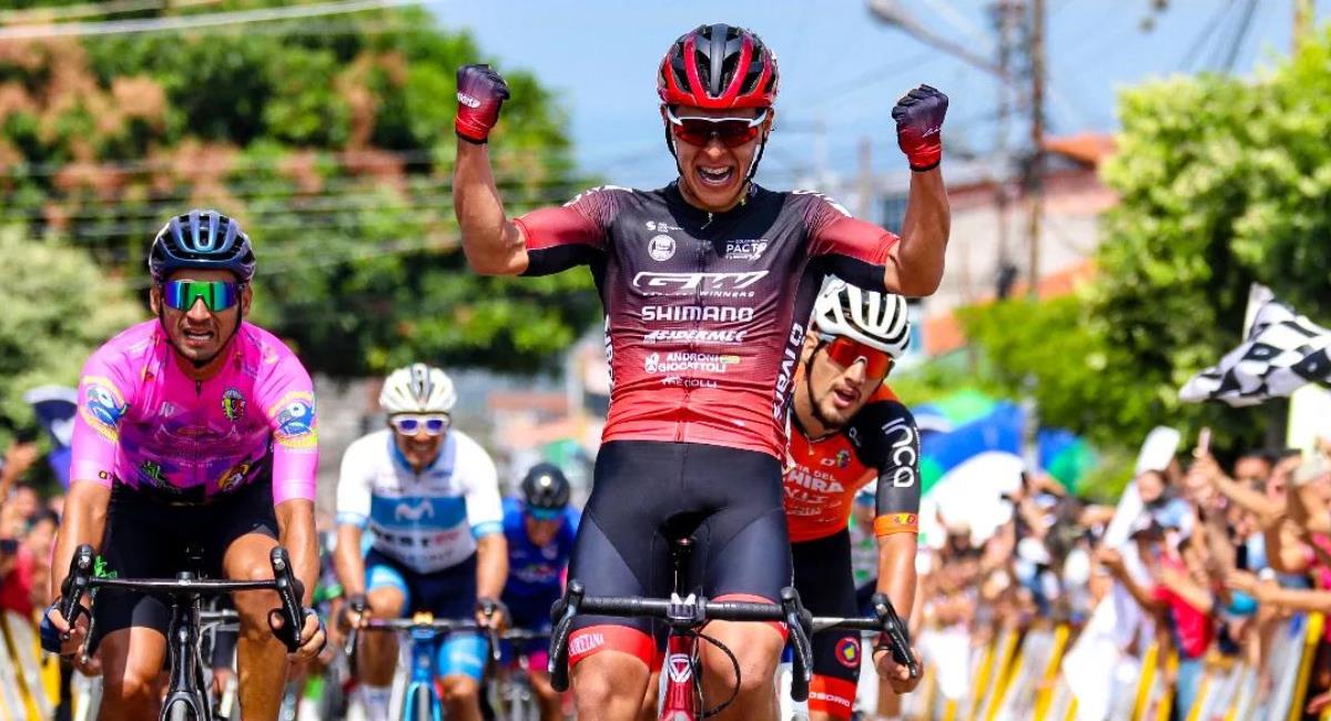 Jonathan Guatibonza ganó emotiva etapa de Vuelta a Colombia, con