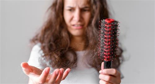 Aprende a usar vaselina en el cabello para hidratar las puntas abiertas
