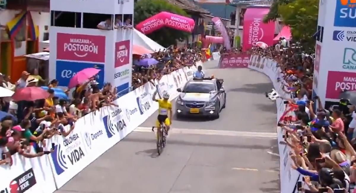 Superman López volvió a ganar en la Vuelta a Colombia, suma su sexta victoria. Foto: Twitter Mazacilcismo