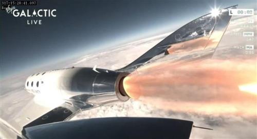 Virgin Galactic hace historia con su primer vuelo comercial al espacio