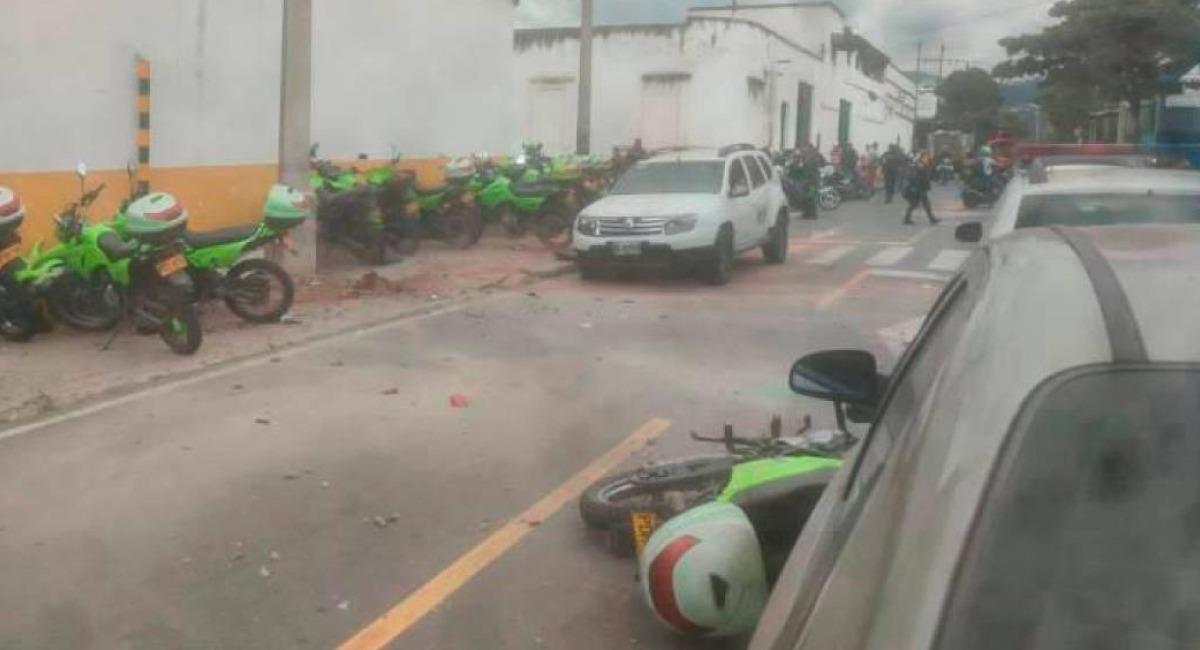 Artefacto explosivo en Bucaramanga deja a cinco uniformados lesionados. Foto: Twitter