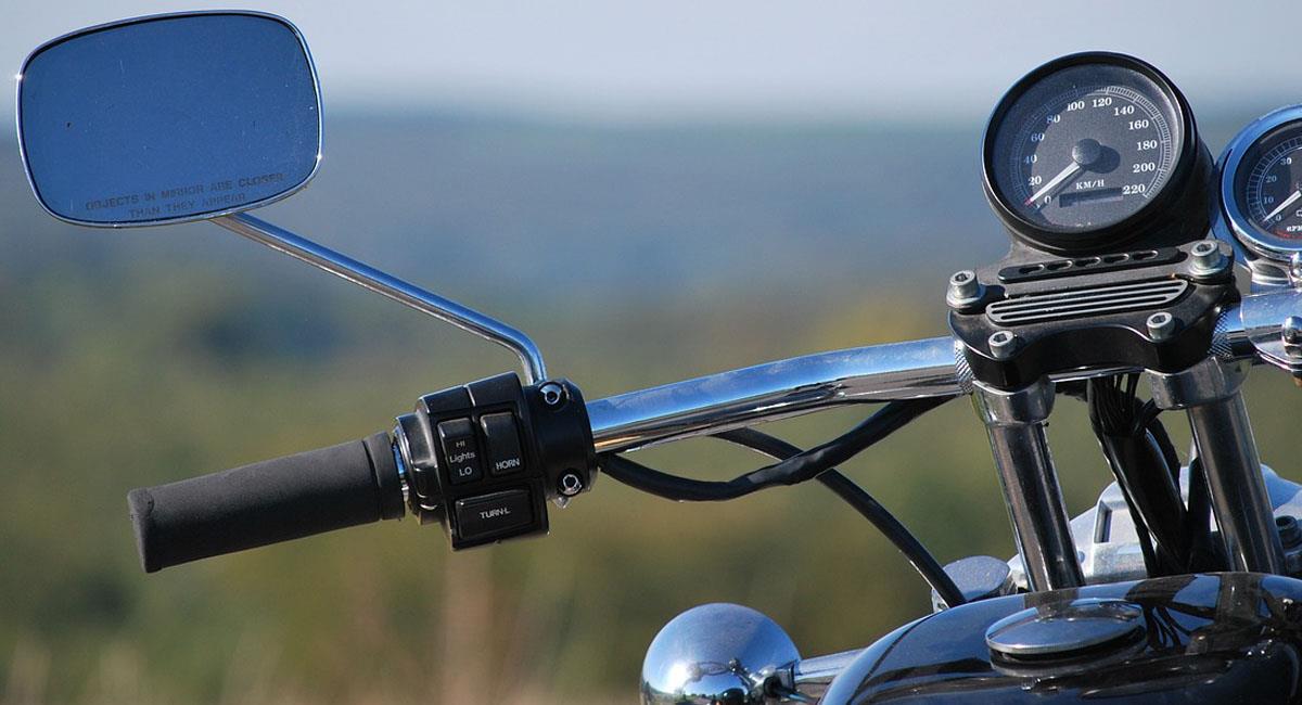 Iván Márquez causó polémica al hacerse fotografiar posando sobre una motocicleta de lujo. Foto: Pixabay