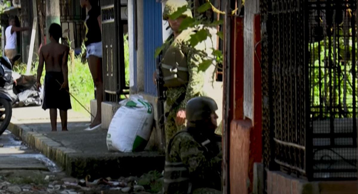 La Fuerza Pública realiza controles en Buenaventura, puerto con problemas de pobreza y violencia. Foto: Youtube