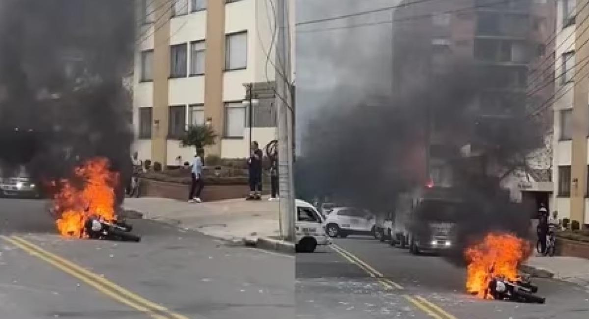 En Bogotá incendiaron la moto de dos ladrones. Foto: TikTok