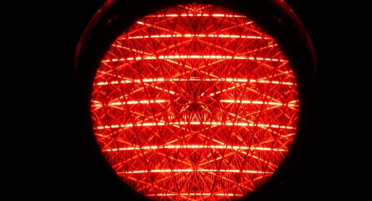 Los semáforos en rojo son la causa de las fotomultas por las que protestan los transportadores de Zipaquirá. Foto: Pixabay