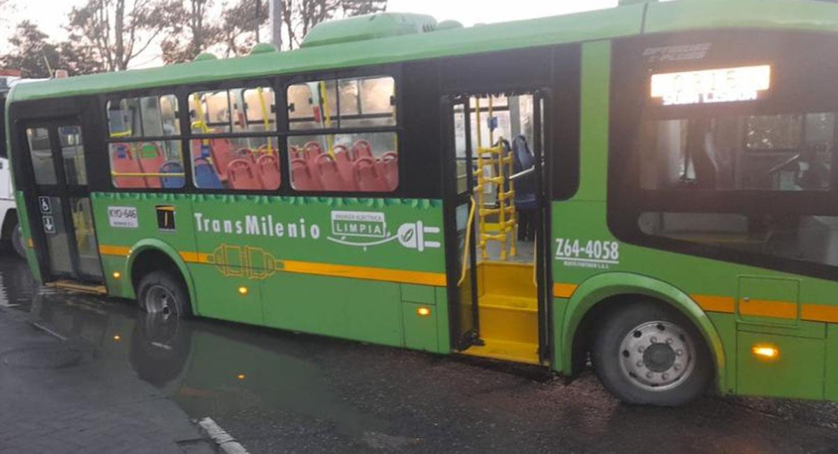 La intolerancia en los buses articulados de Transmilenio se presenta con regularidad. Foto: Twitter @BallesterosLeo