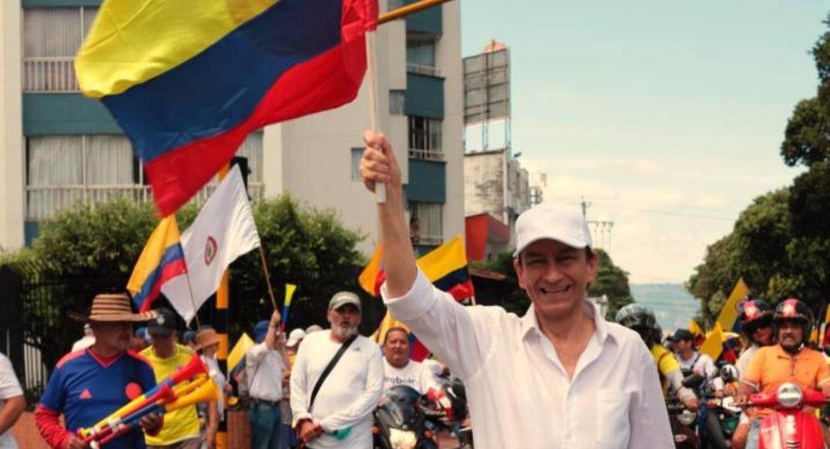 Quintín Herrera apoyando a los ciudadanos santandereanos. Foto: Twitter @QuintinHerreraQ