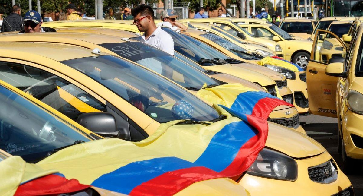 Taxistas protestan contra el alza del precio del combustible. Foto: EFE