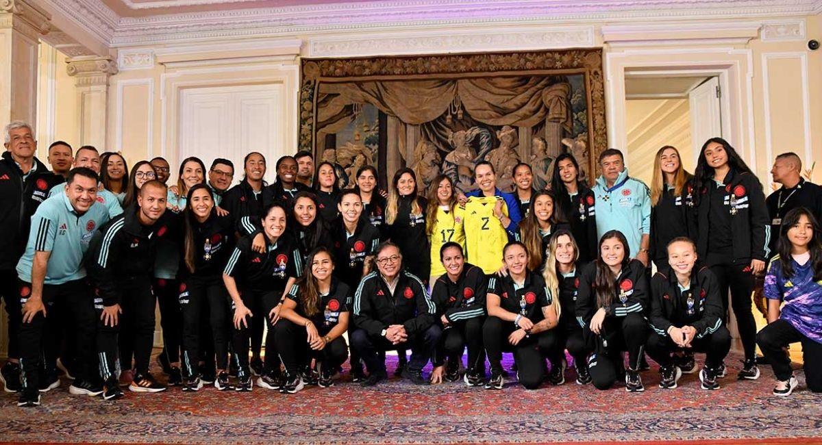 Petro rinde homenaje a la Selección Femenina de Fútbol. Foto: petro.presidencia.gov.co