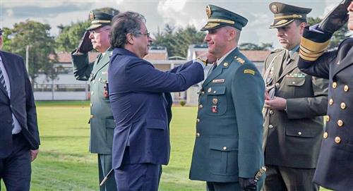 Petro defiende al comandante del Ejército ante indagación de la Procuraduría